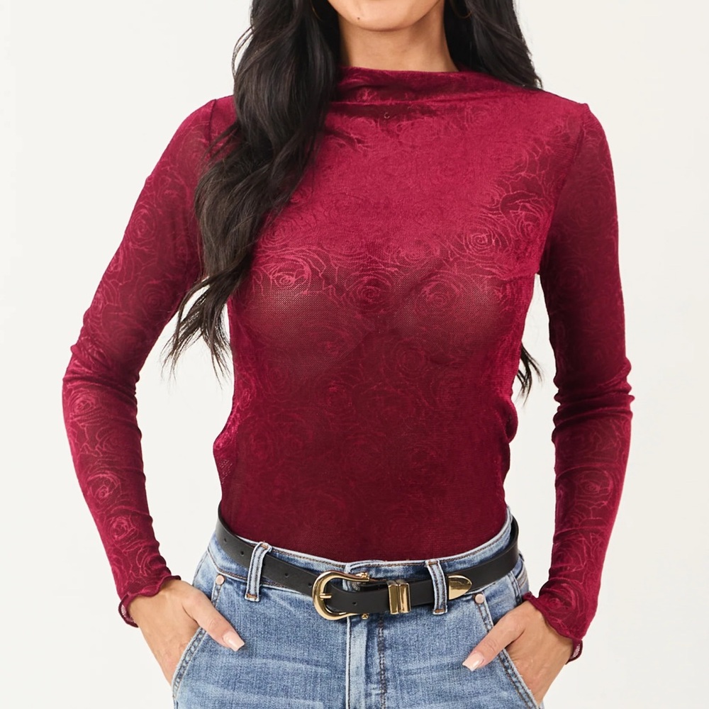**NWT** Umgee Rose Print Burnout Velvet Top - Size L, Sangria